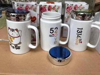 CỐC SỨ CÓ NẮP TRÁNG GƯƠNG