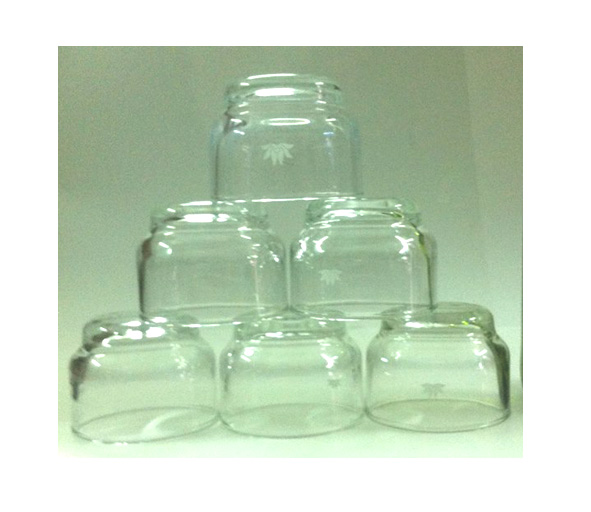 CỐC THỦY TINH LÙN TRÊN MÁY BAY